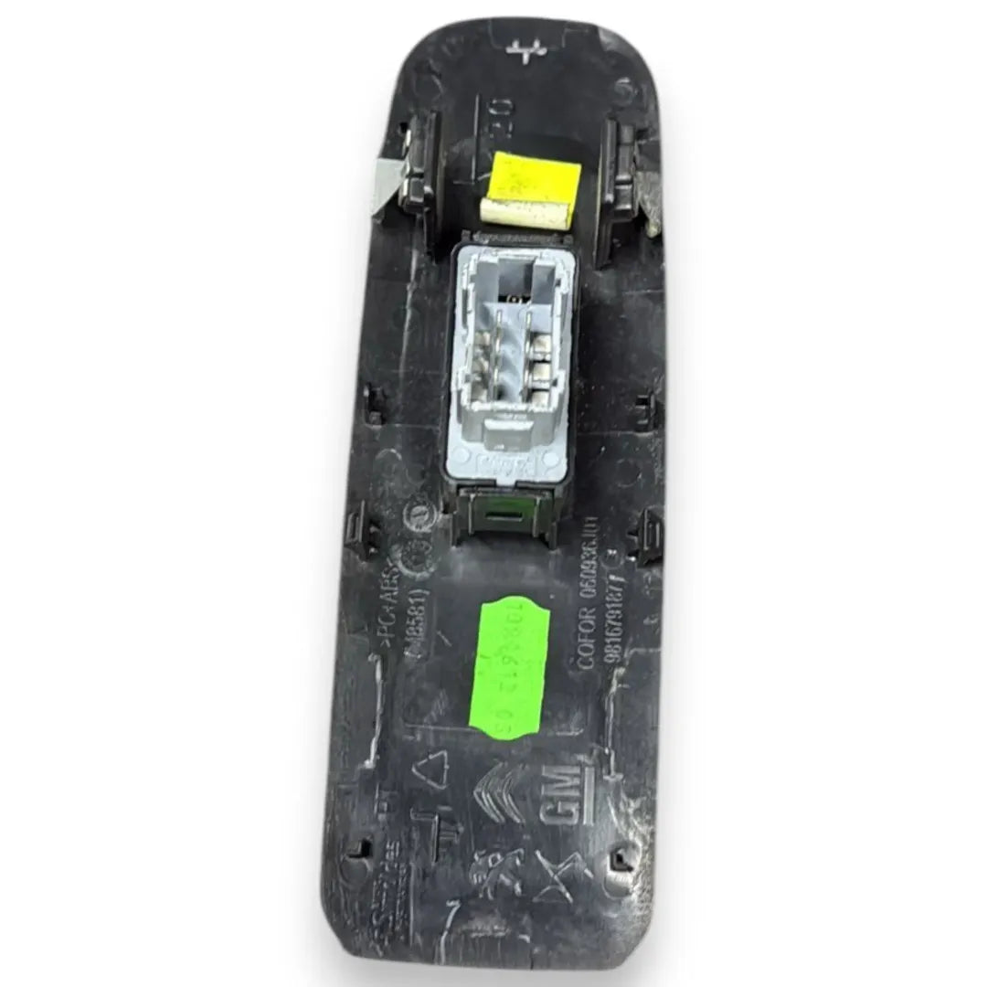 Dettaglio Alzacristallo porta anteriore destro Opel Combo cod. 9816791877 - foto 2