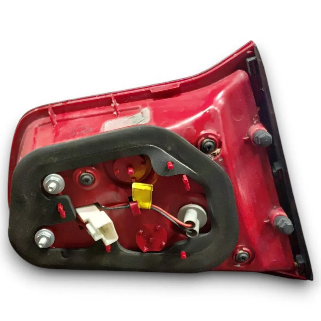 Dettaglio Fanale posteriore interno sinistro Kia Sportage 3ª Serie OEM 924053W010 - foto 2