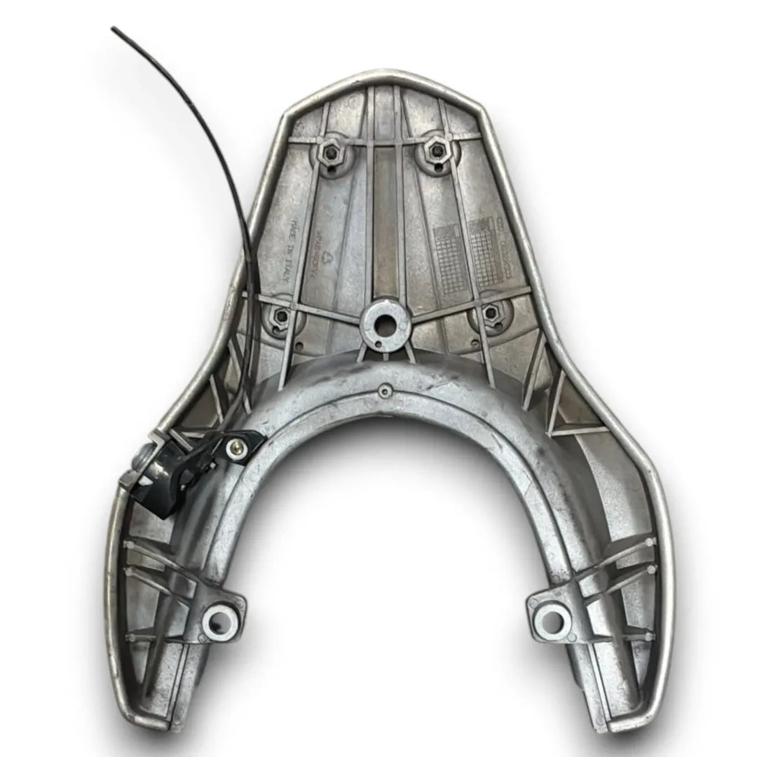Dettaglio Maniglione passeggero con portapacchi Malaguti Centro 125 OEM 06328587 - foto 2