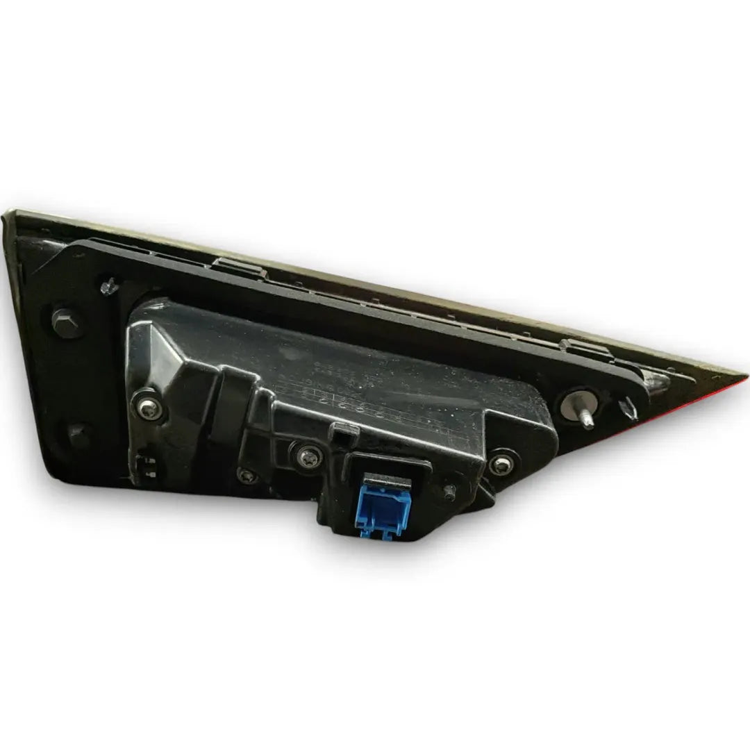 Dettaglio Fanale posteriore interno destro Mercedes-Benz Classe GLA X156 2017–2020 OEM A1569068800 - foto 2