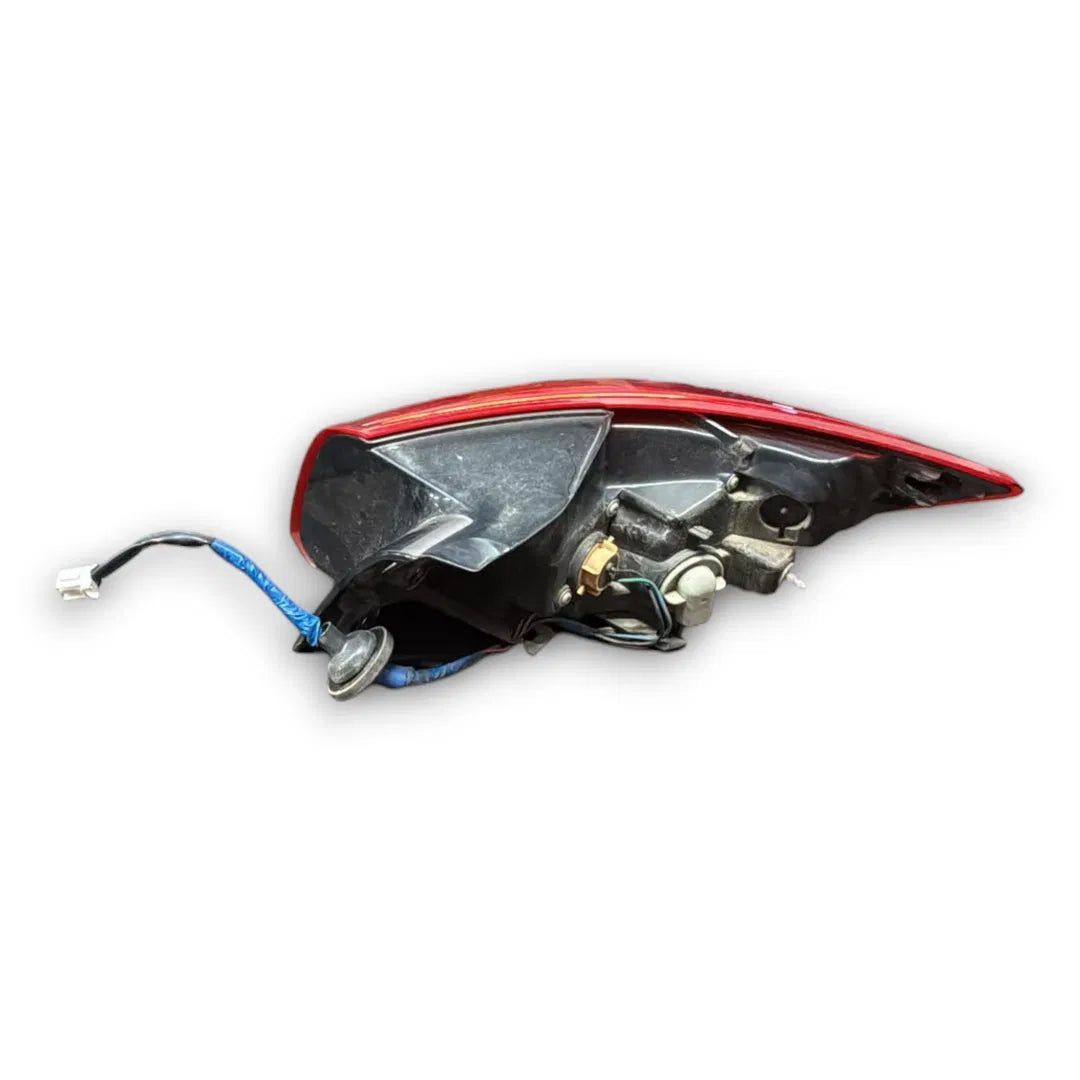 Dettaglio Fanale posteriore esterno sinistro Mazda CX-3 dal 2015 OEM DB2R51160E - foto 2