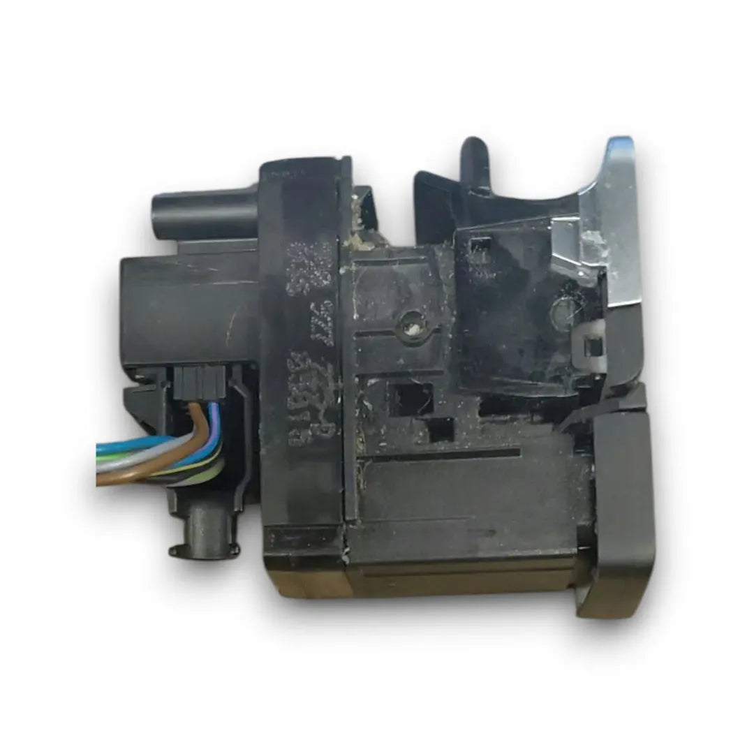 Dettaglio Pulsante del freno di stazionamento Volkswagen Golf VII dal 2012 cod. 560927225-D - foto 2