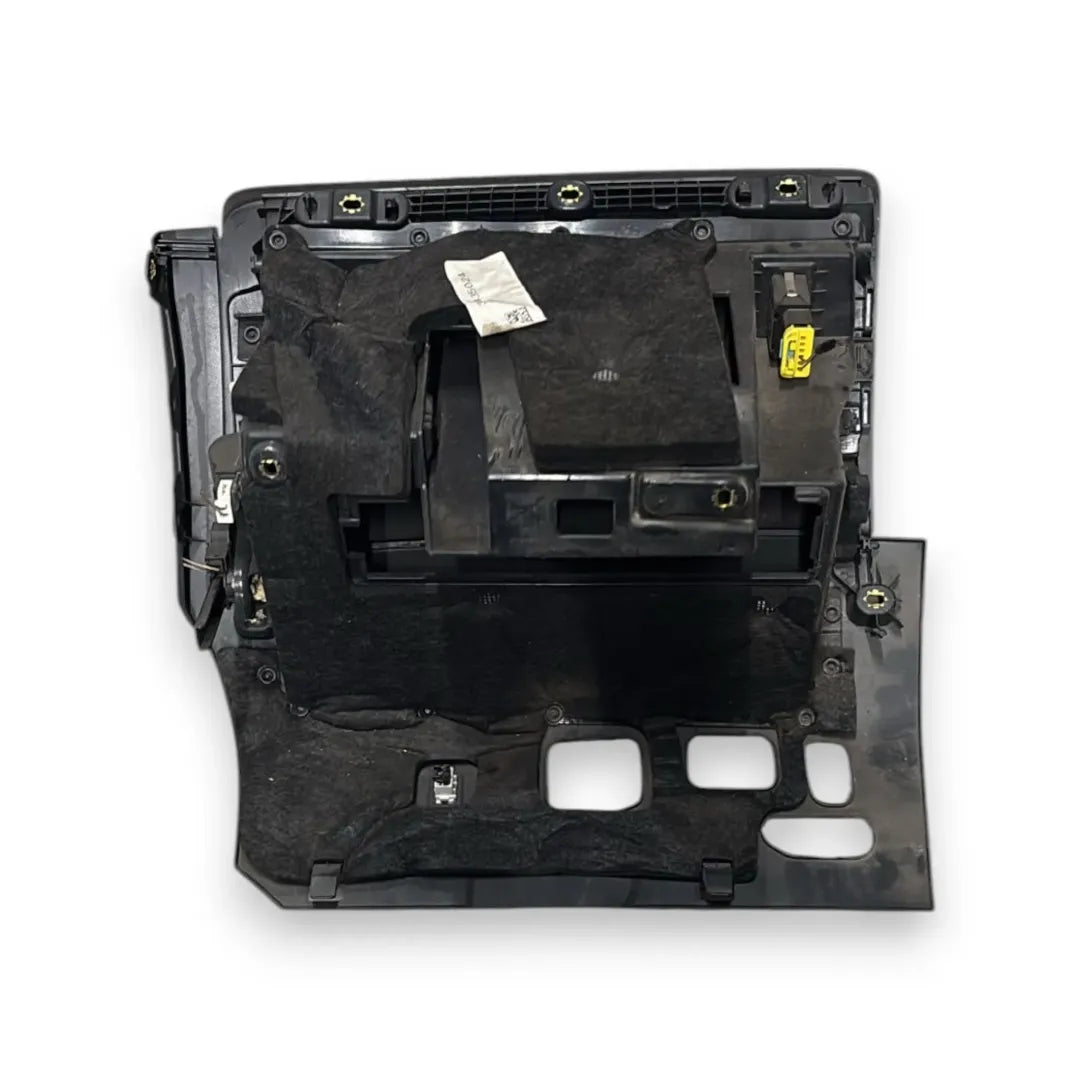 Dettaglio Cassetto portaoggetti Audi A3 8V 2016–2021 cod. 8V1857085D - foto 2