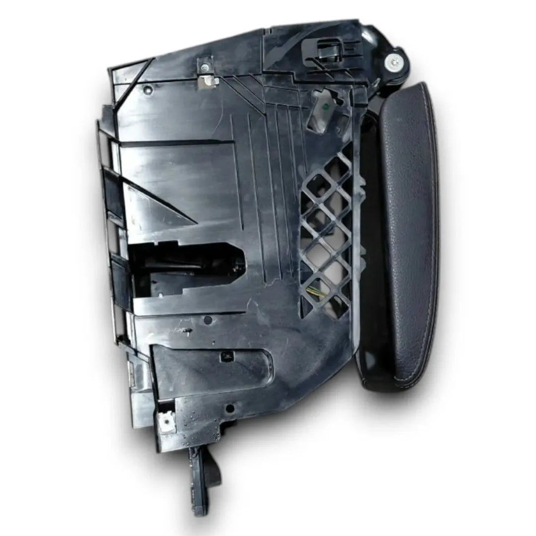 Dettaglio Bracciolo Volkswagen Scirocco dal 2008 cod. 1K5864251 C - foto 2