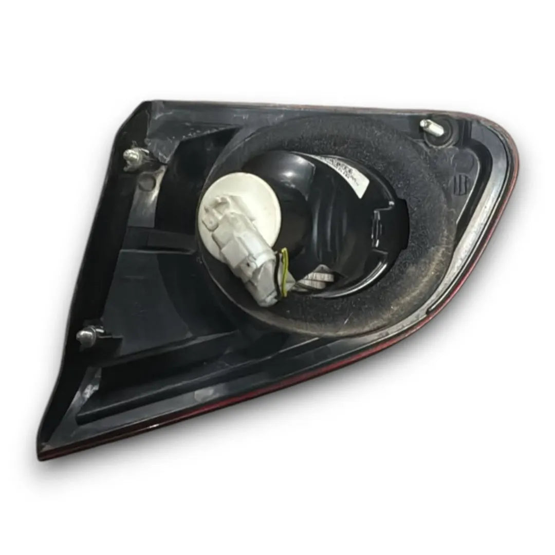 Dettaglio Fanale posteriore interno sinistro Nissan Qashqai J10E/JJ10E 2007–2010 OEM 89071063 - foto 2