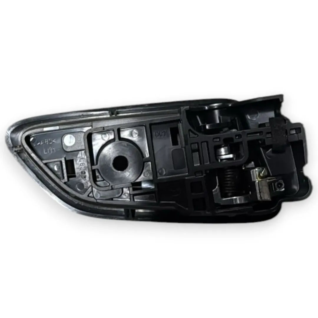 Dettaglio Maniglia interna porta anteriore sinistra Mazda 2 3ª Serie OEM DA6T59330B - foto 2