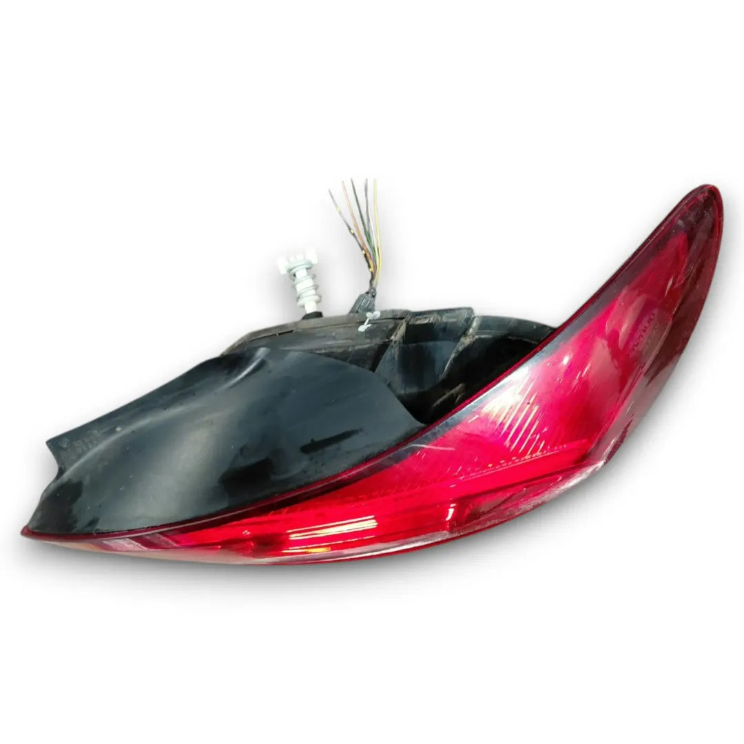 Dettaglio Fanale posteriore destro Volkswagen Scirocco dal 2008 OEM 1K8945096R - foto 2