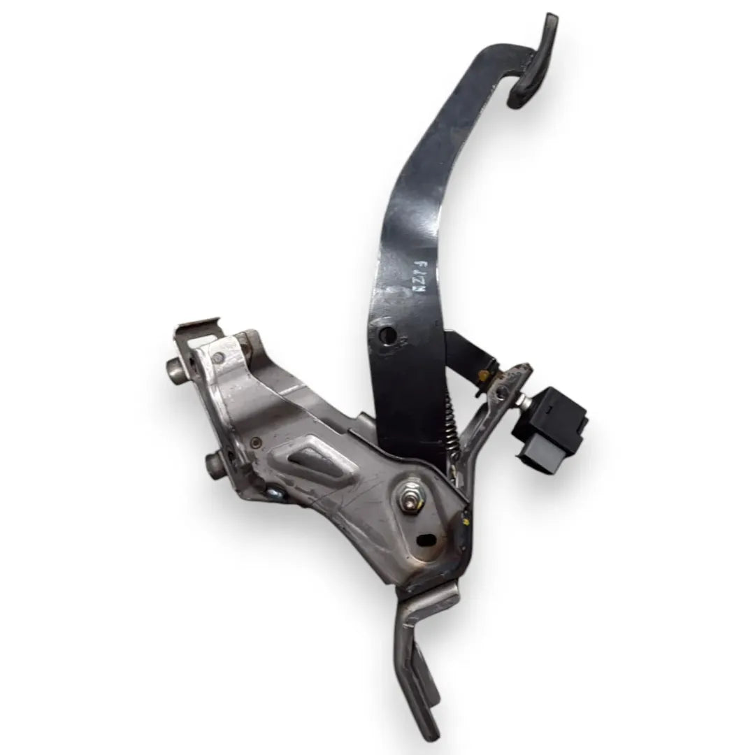 Dettaglio Pedale del freno Kia Sportage 3ª Serie OEM 328102S005 - foto 2