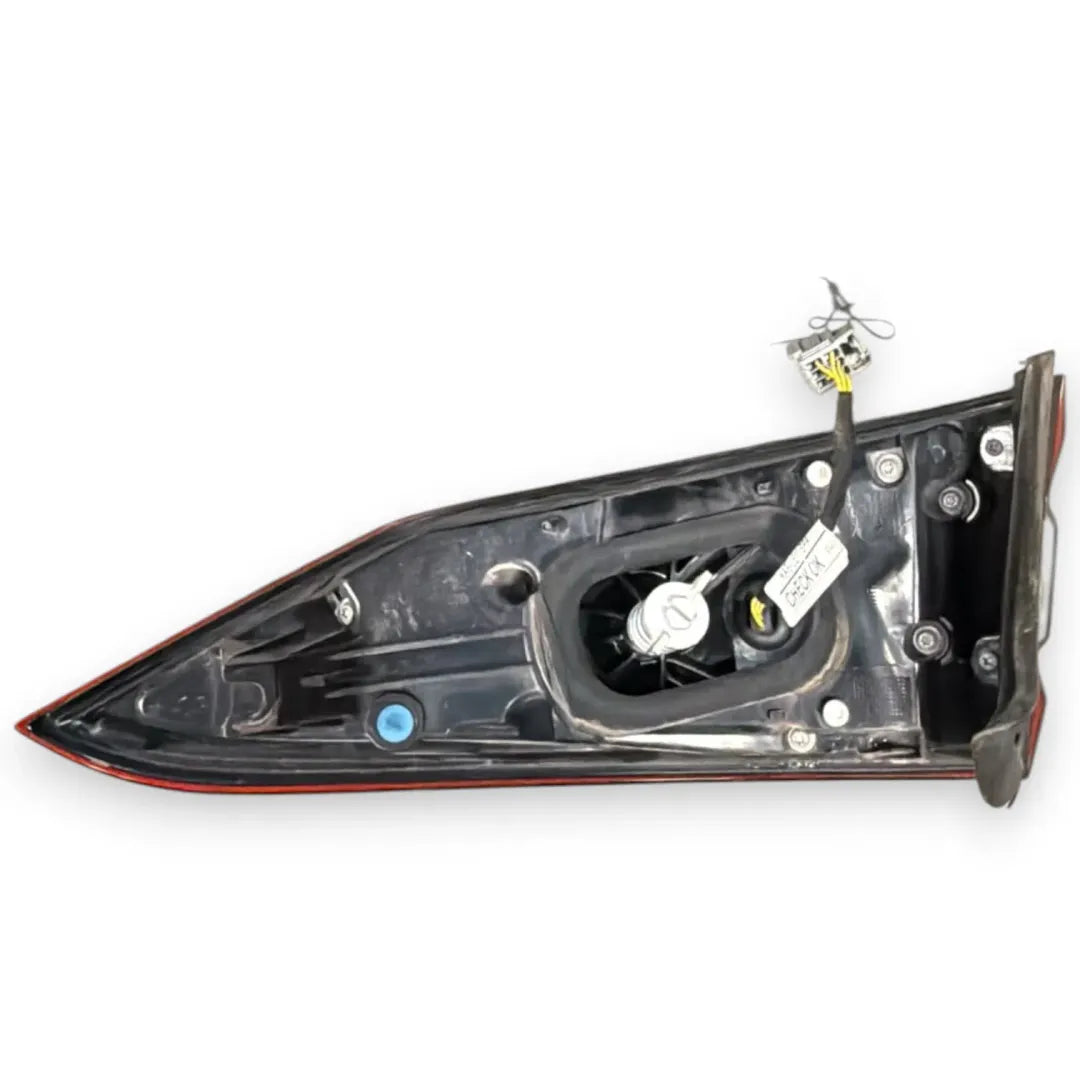 Dettaglio Fanale posteriore esterno sinistro Maserati Levante OEM 670032332 - foto 2