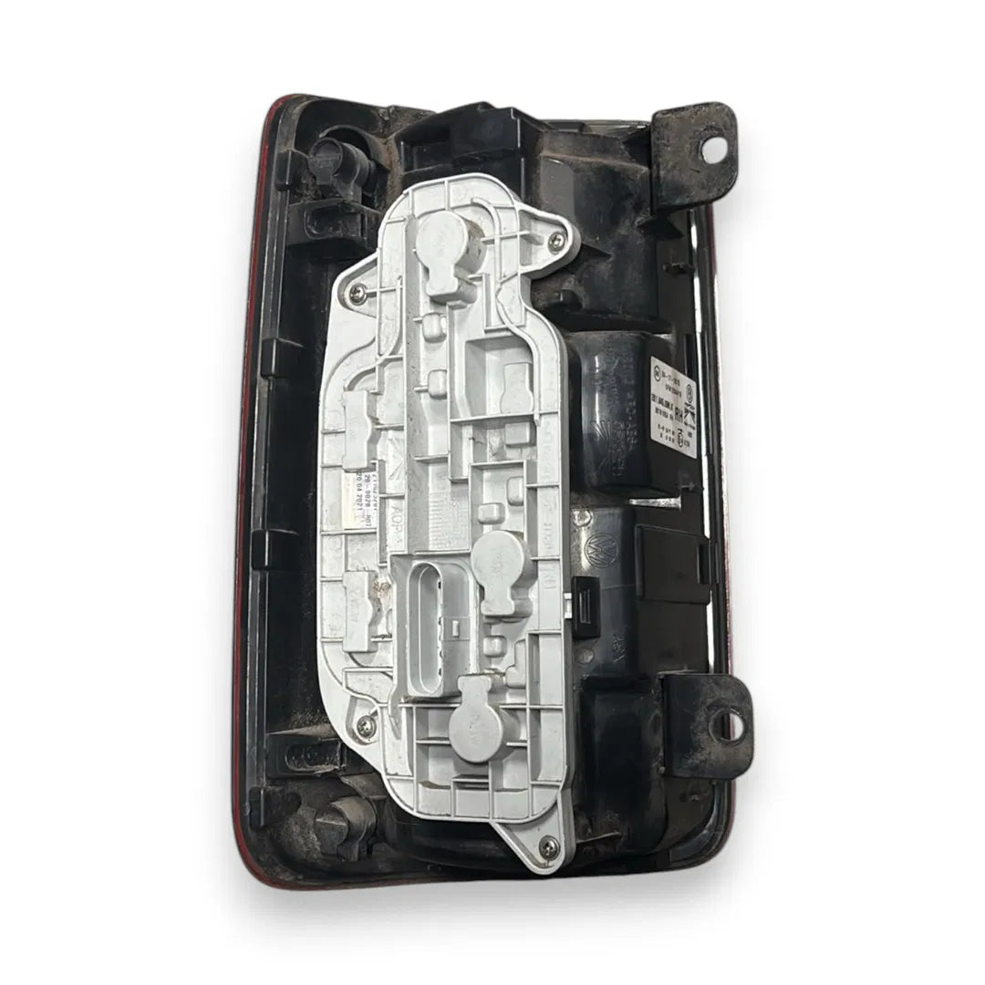 Dettaglio Fanale posteriore destro Volkswagen Caddy VAN 2015–2021 OEM 2K1945096K - foto 2