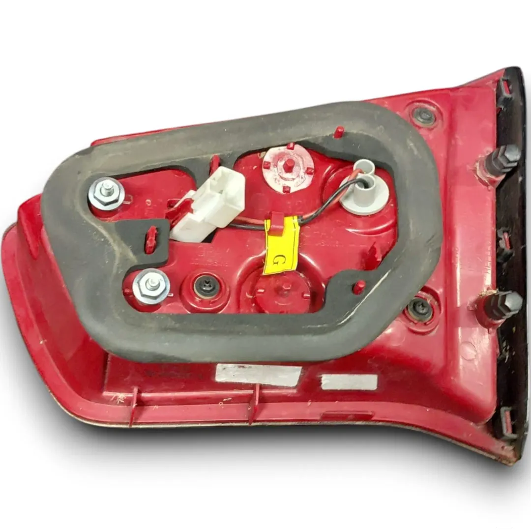 Dettaglio Fanale posteriore interno destro Kia Sportage 3ª Serie OEM 924063W010 - foto 2