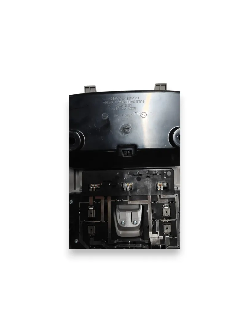 Dettaglio Plafoniera anteriore di cortesia Ssangyong Tivoli cod. 7767034000 - foto 3