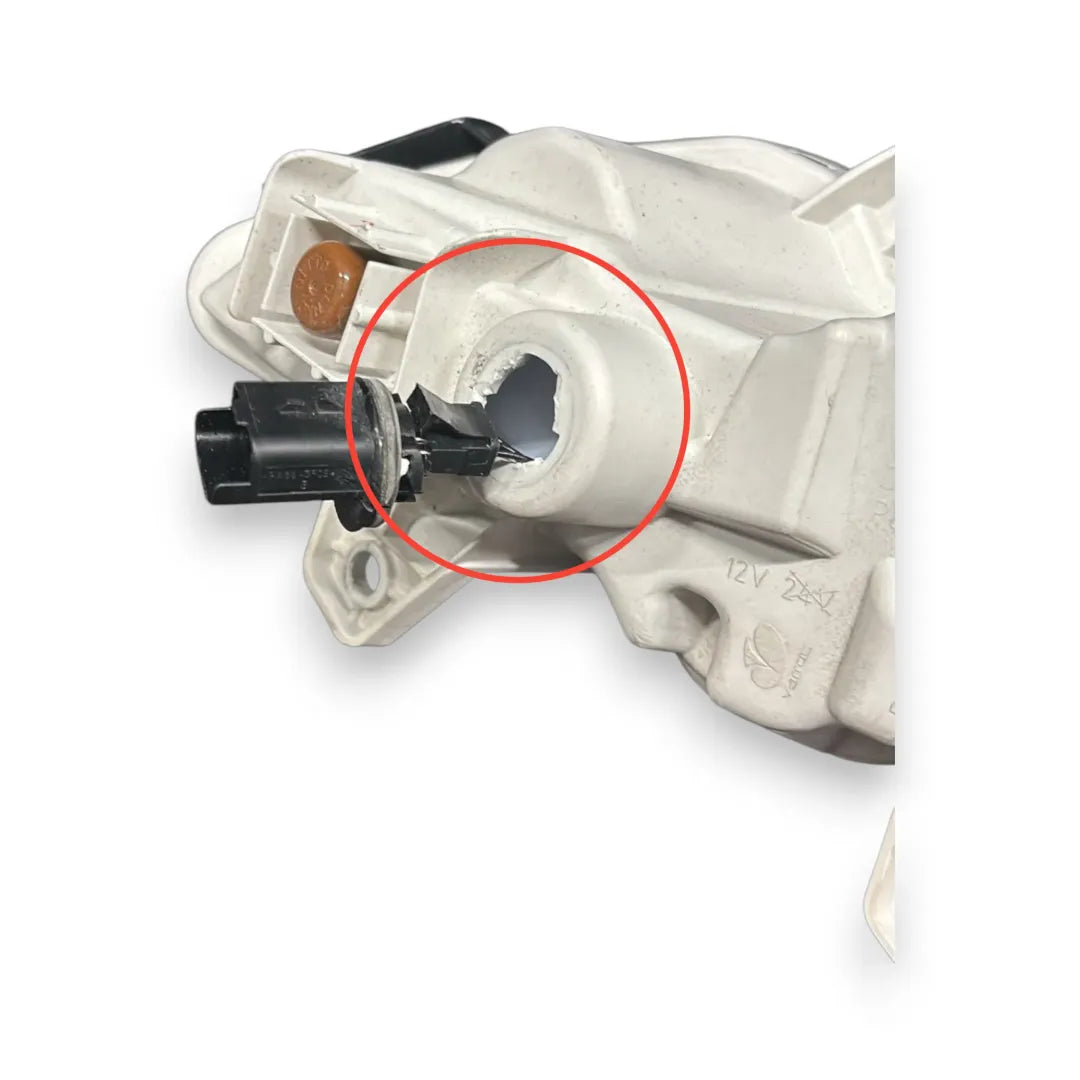Dettaglio Luce diurna anteriore sinistra Peugeot 2008 2019–2023 OEM 9824241480-00 - foto 3