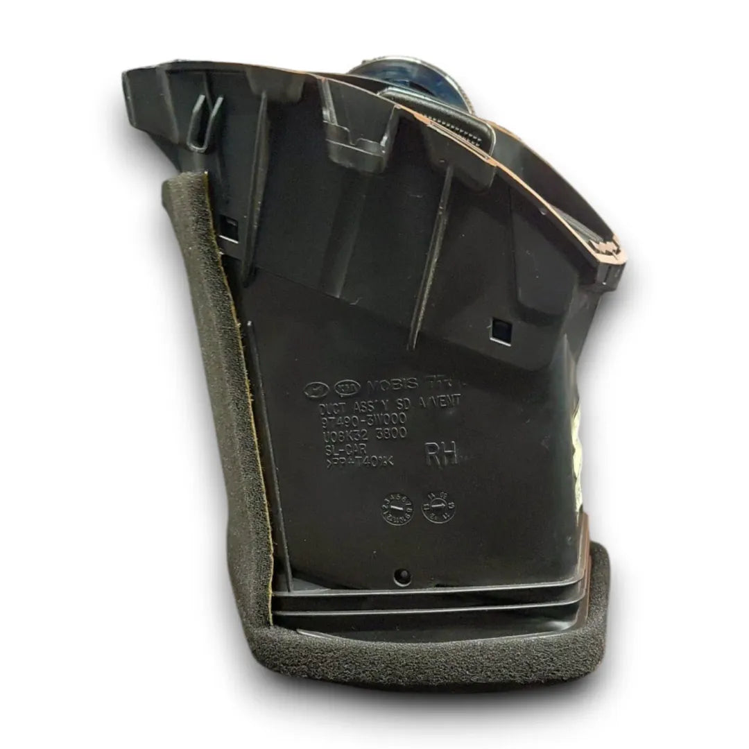 Dettaglio Bocchetta aria laterale cruscotto destra Kia Sportage 3ª Serie OEM 974903W000 - foto 3