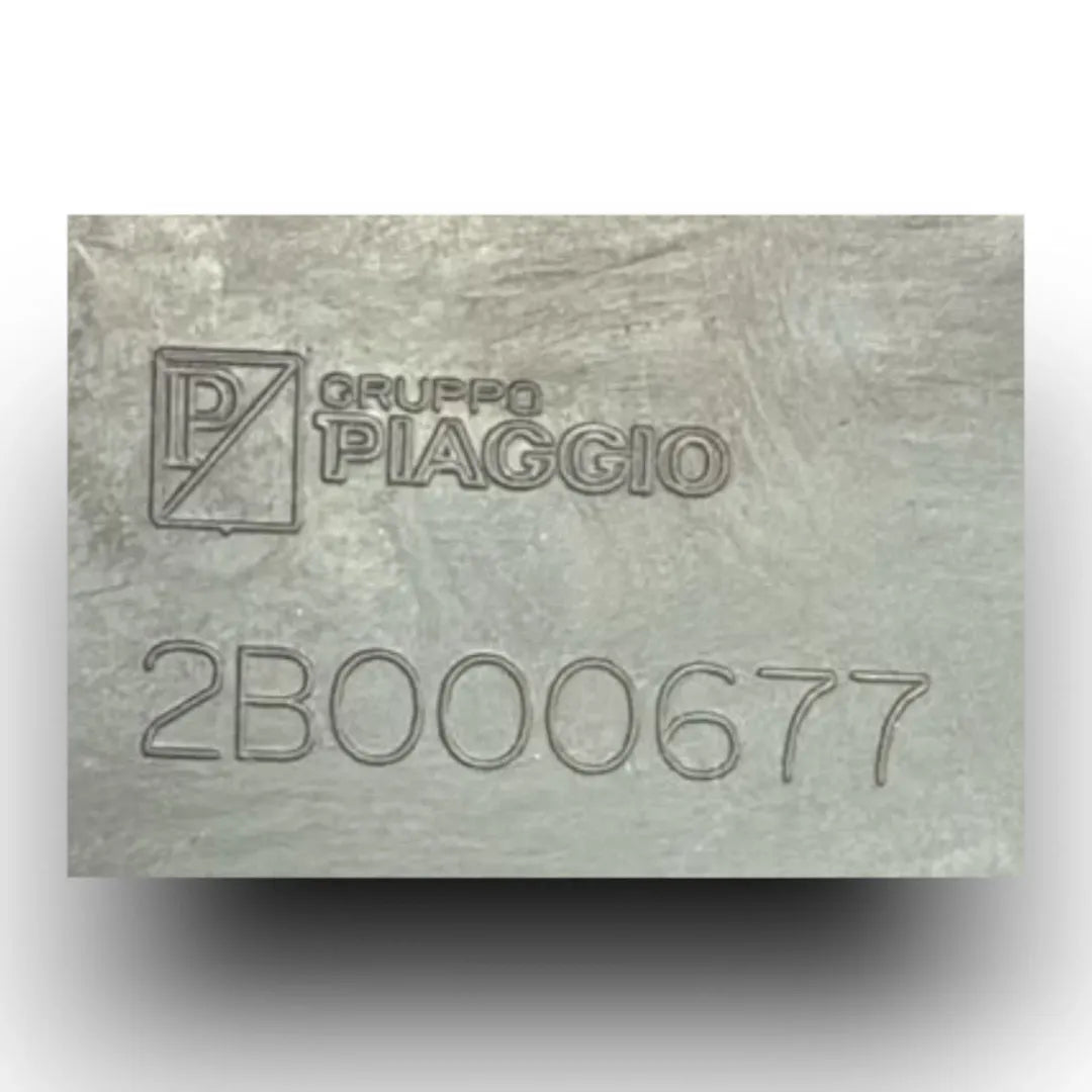 Dettaglio Cornice quadro strumenti Piaggio MP3 300 cod. 2B000677 - foto 3