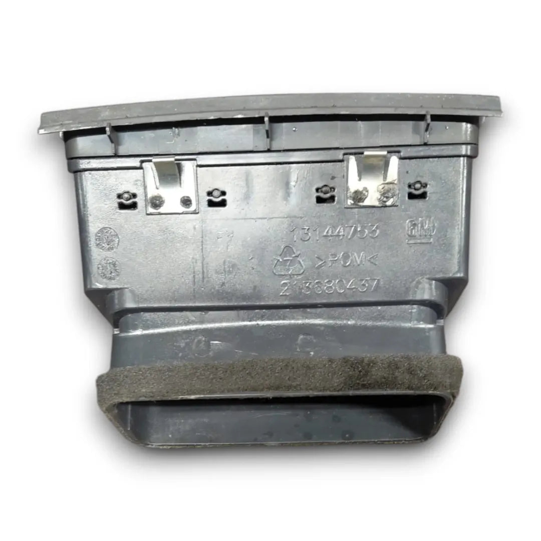 Dettaglio Bocchetta aria posteriore consolle centrale Opel Zafira A05 OEM 13145025 - foto 3