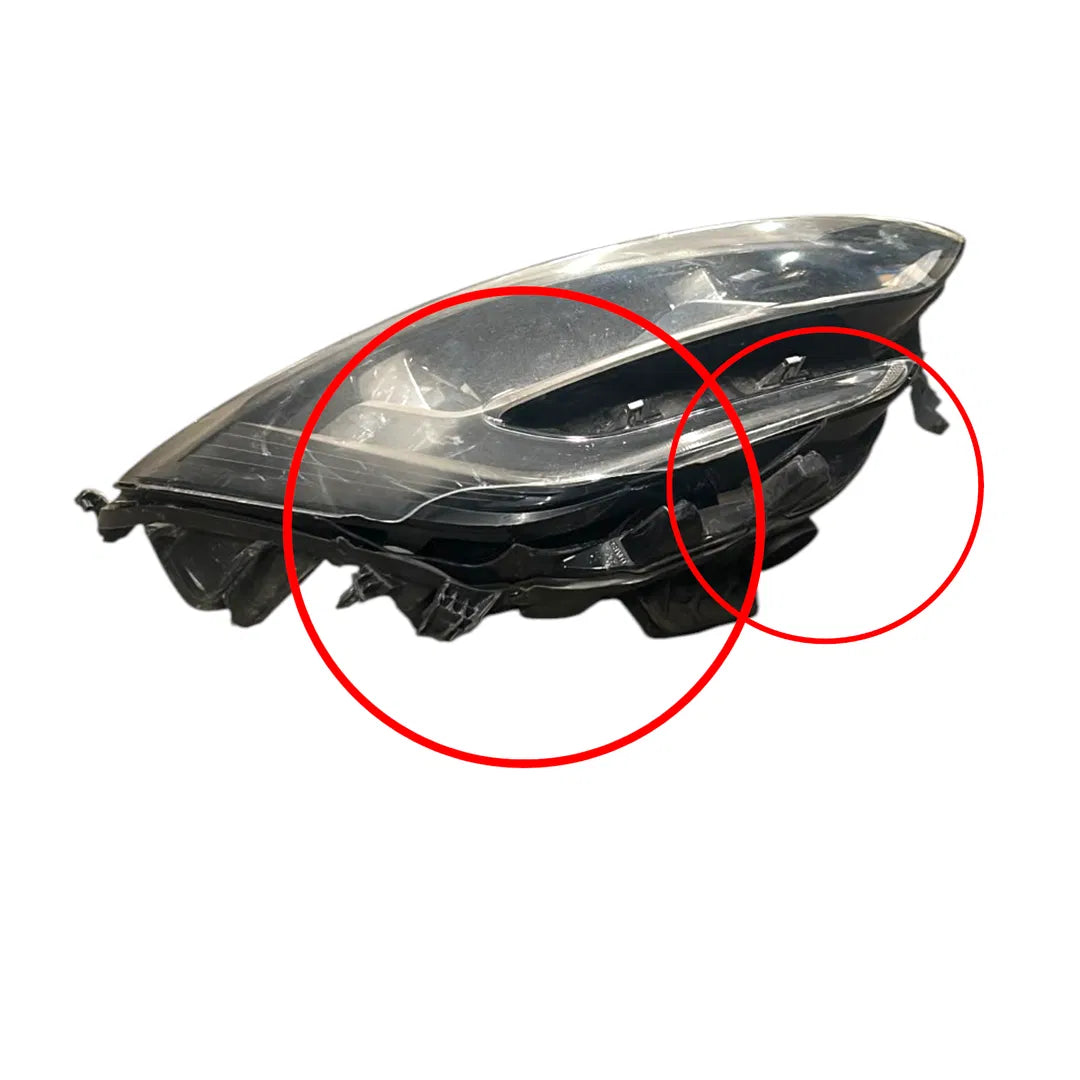 Dettaglio Faro anteriore destro Renault Megane 2016–2021 OEM 260100141R da riparare - foto 3