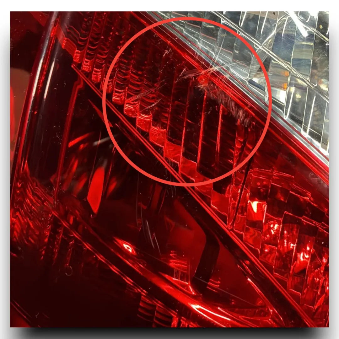 Dettaglio Fanale posteriore esterno sinistro Nissan Qashqai J10E/JJ10E OEM 26555BR00A - foto 3