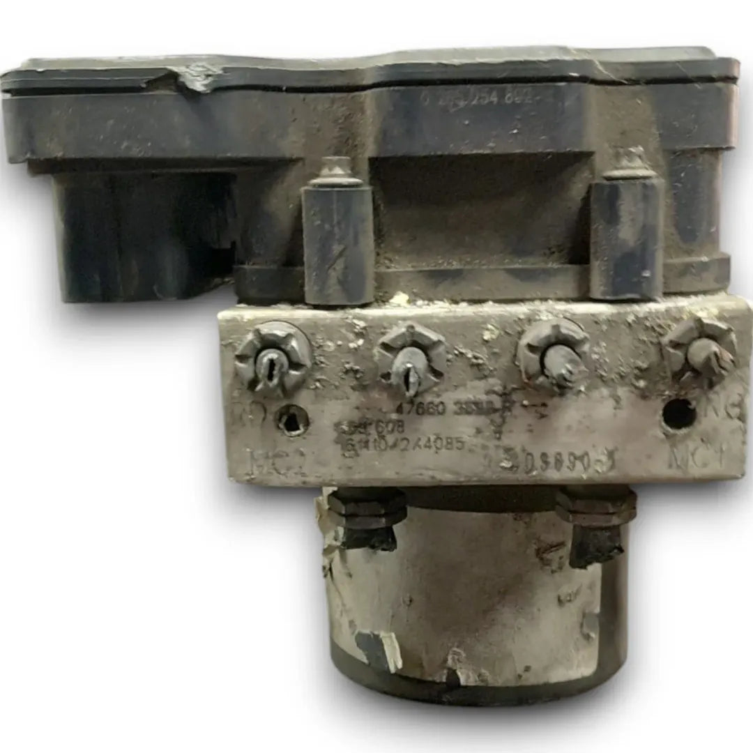 Dettaglio Pompa ABS Renault Captur cod. 2265106516 - foto 3