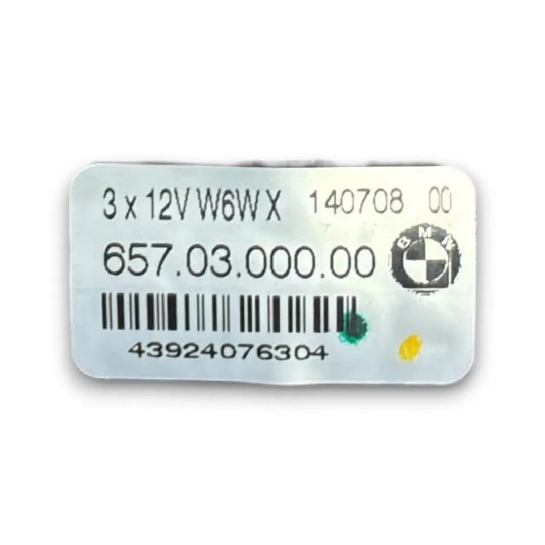 Dettaglio Plafoniera interna posteriore da tetto BMW Serie 5 F10 cod. 657.03.000.00 - foto 3