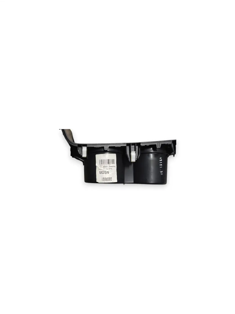 Dettaglio Modanatura superiore del cruscotto Hyundai ix35 cod. 846502Y050TAN - foto 3
