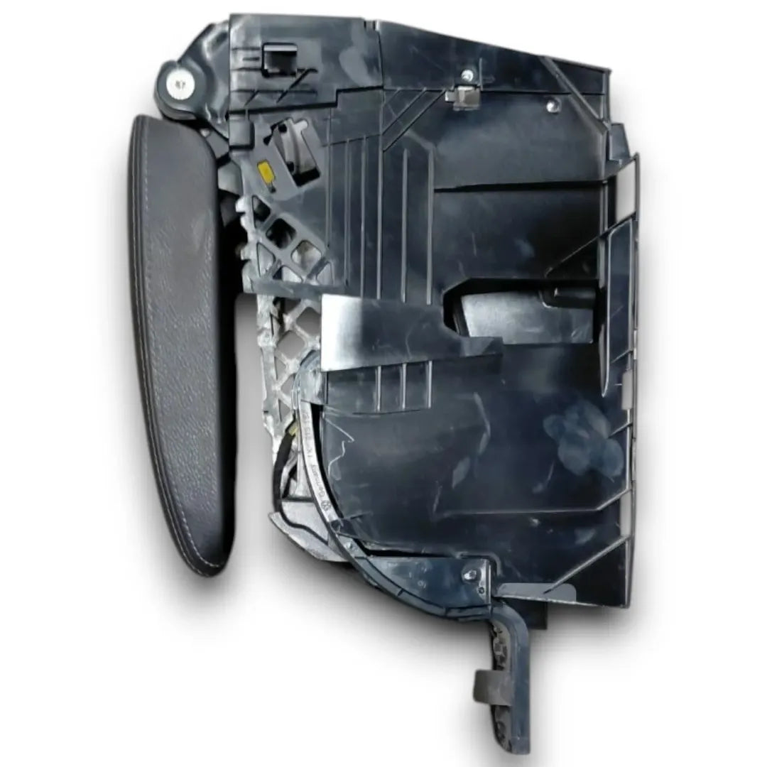 Dettaglio Bracciolo Volkswagen Scirocco dal 2008 cod. 1K5864251 C - foto 3