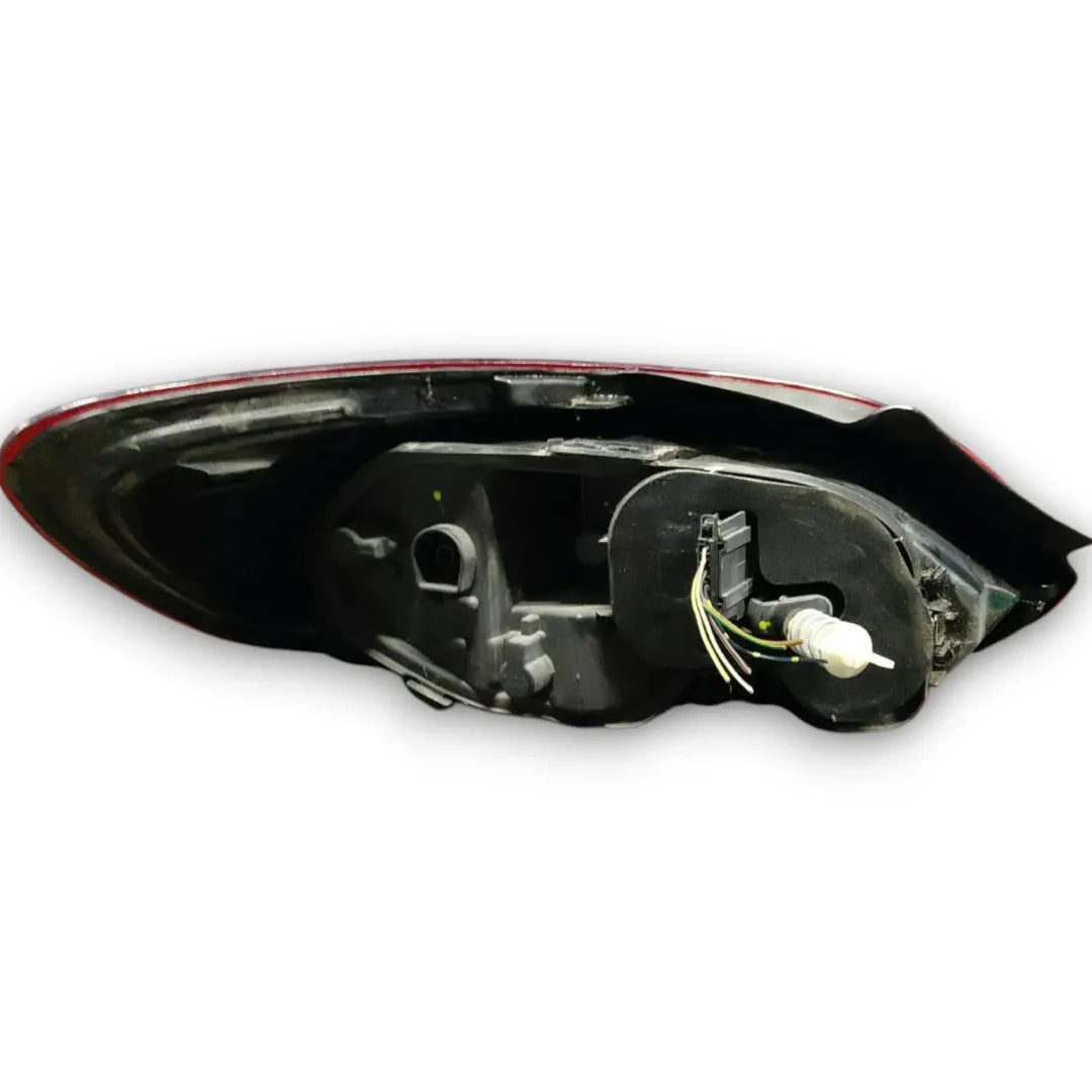 Dettaglio Fanale posteriore destro Volkswagen Scirocco dal 2008 OEM 1K8945096R - foto 3