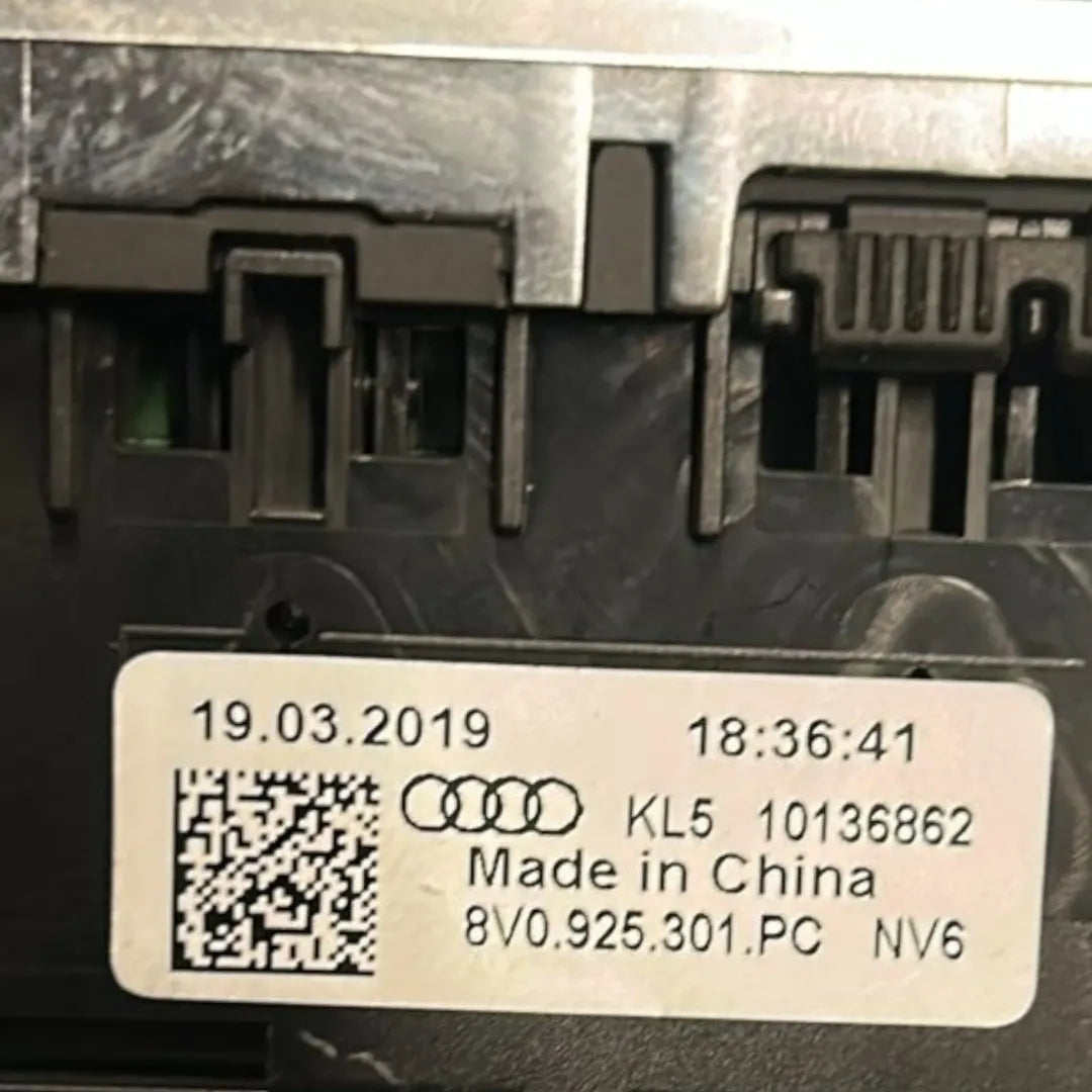 Dettaglio Blocco volante multifunzione Audi RS3 8V OEM 81A951523AXHA - foto 3