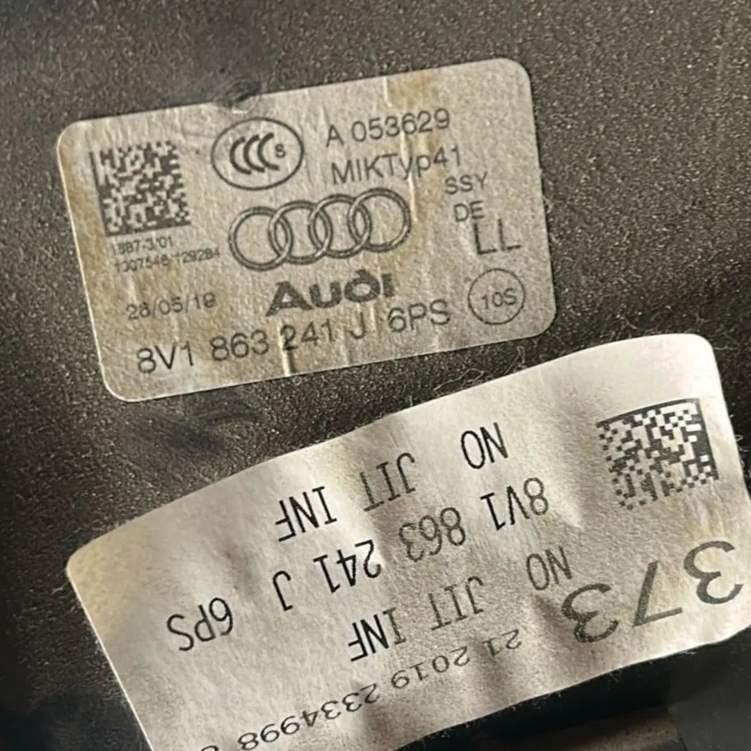 Dettaglio Appoggiabraccio Audi RS3 8V cod. 8V1863241J - foto 3