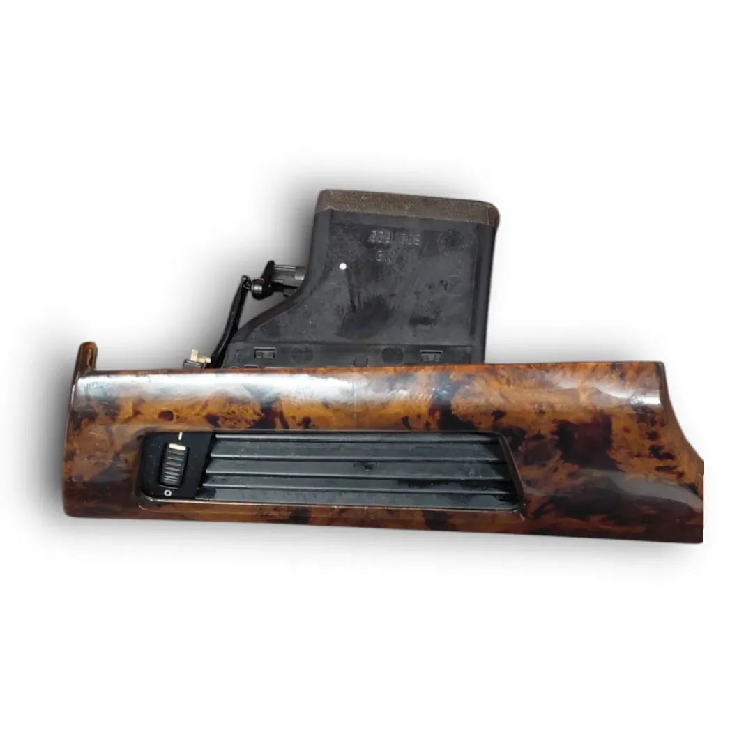 Dettaglio Bocchetta aria laterale cruscotto destra BMW Serie 3 E90/E91 dal 2008 OEM 64229130460 - foto 3