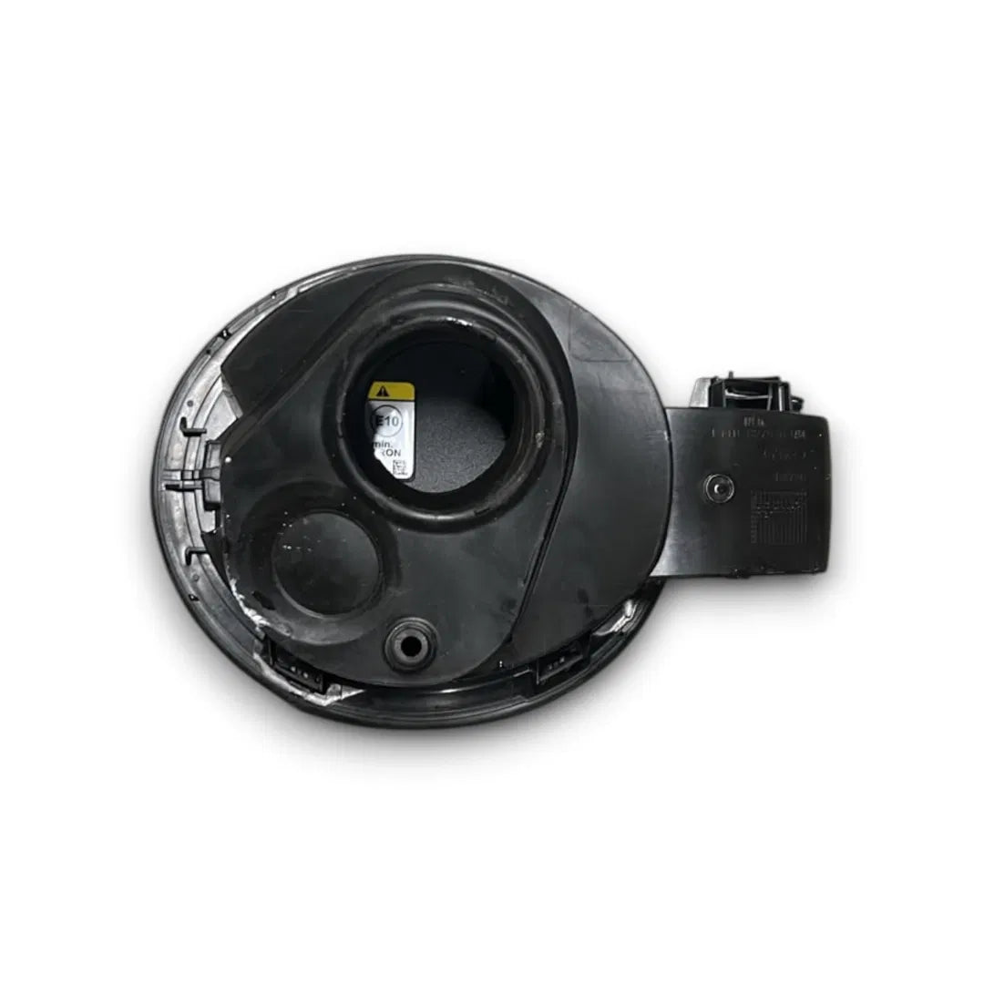 Dettaglio Sportellino carburante Ford Puma 2019–2024 OEM 2449418 - foto 3