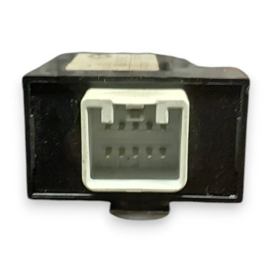 Dettaglio Relè tergiparabrezza Land Rover Range Rover Evoque cod. BJ32-17509-AD - foto 3