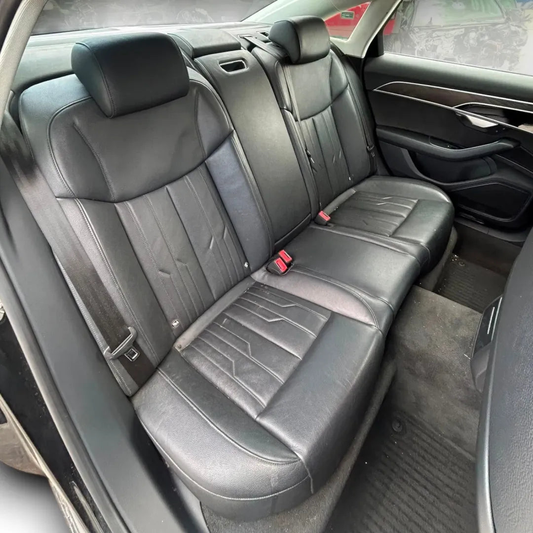 Dettaglio Tappezzeria abitacolo Audi A8 - foto 4