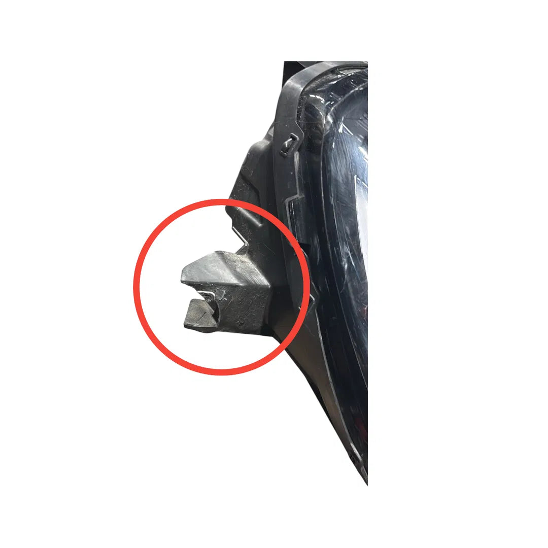 Dettaglio Faro anteriore destro Fiat 600 dal 2023 OEM 00522075570 da riparare - foto 4