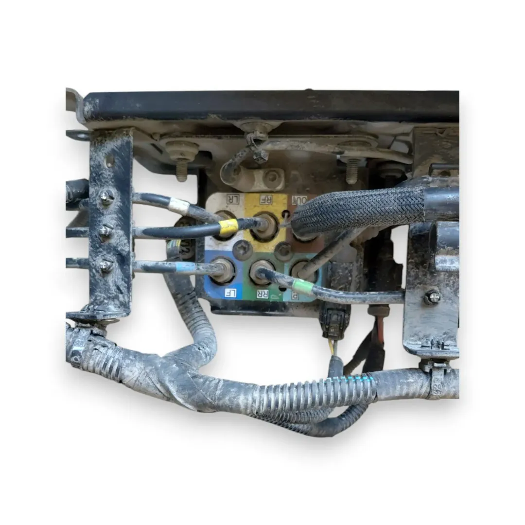 Dettaglio Blocco valvole sospensioni pneumatiche Maserati Levante OEM 670032006 - foto 5