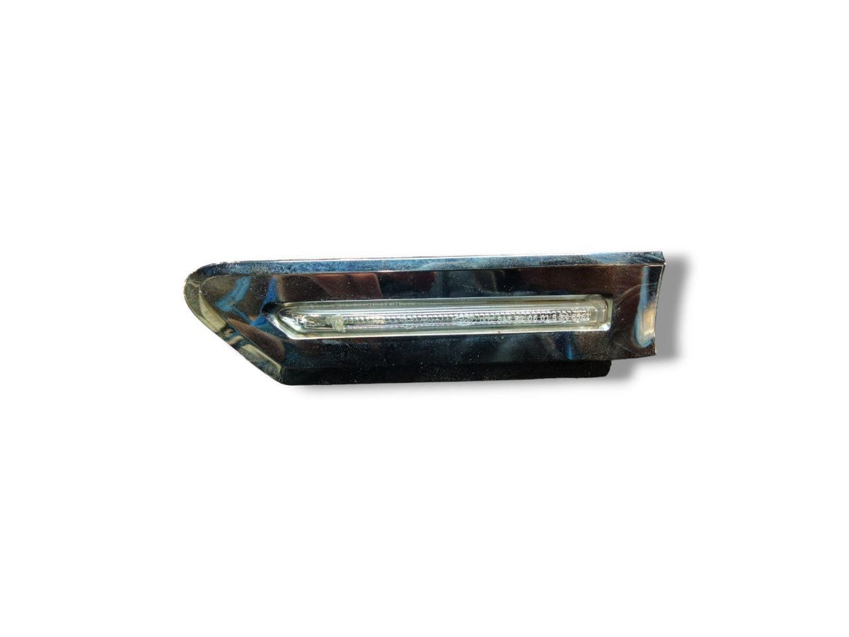 Indicatore di direzione anteriore sinistro dx BMW Serie 7 F01 / F02 / F03 / F04 (2015 ) cod.6750100000 - F&amp;P CRASH SRLS - Ricambi Usati