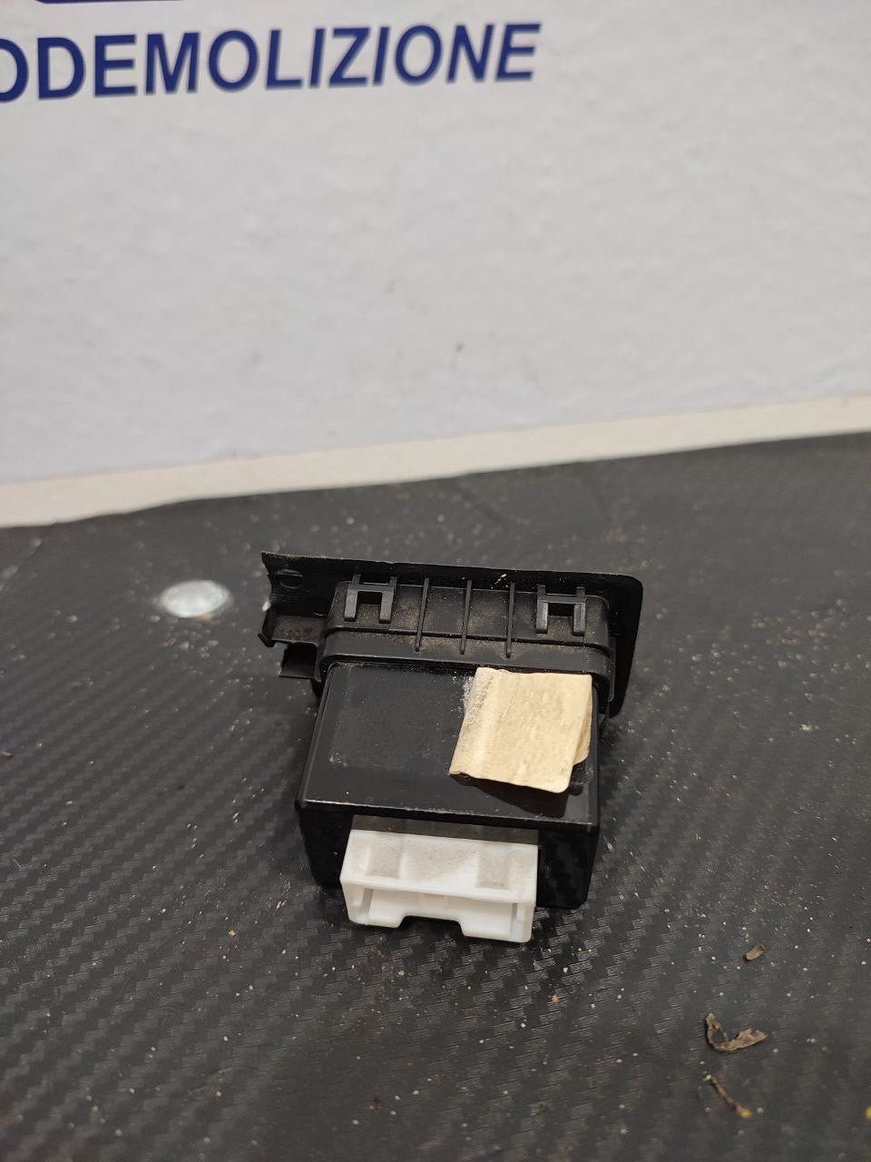 AUX interface Hyundai i20 code: 96120-1p100 - F&P CRASH SRLS - Used Parts