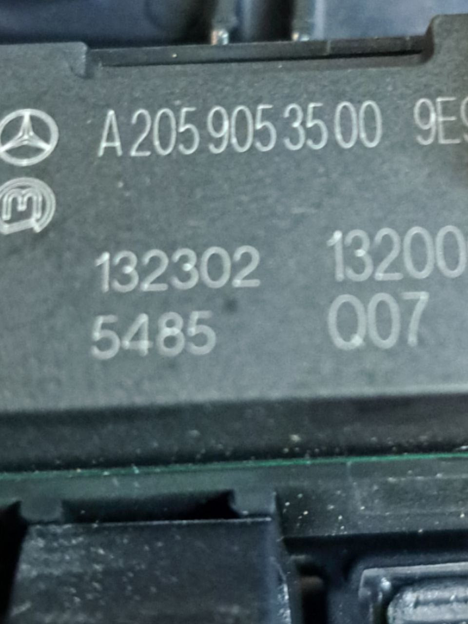 Parking Sensor Control Switch Mercedes-Benz Class C W205 (2017) COD:A2059053500 - F&P CRASH SRLS - Used Parts