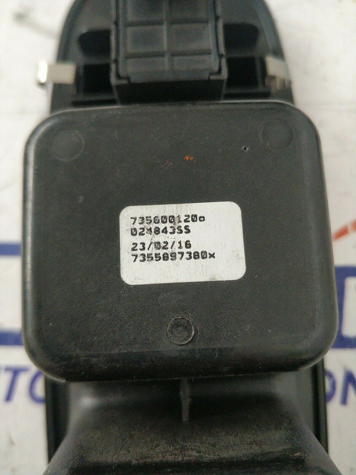 Front Window Lift Button Switch Right Fiat 500L 735600120 - 7355897380 - F&P CRASH SRLS - Used Spare Parts