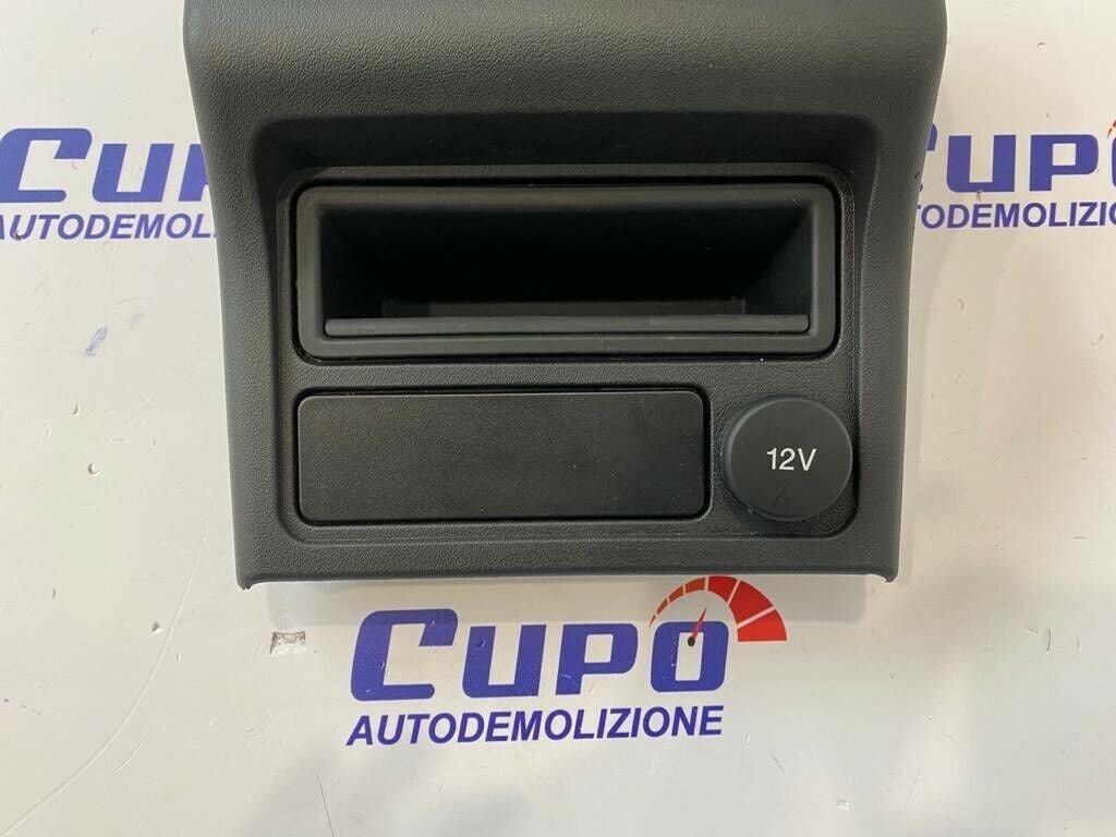 Jaguar XE Rear Central Air Vent Nozzle mit12V Socket BJ32-014A22-AD - F&P CRASH SRLS - Used Parts