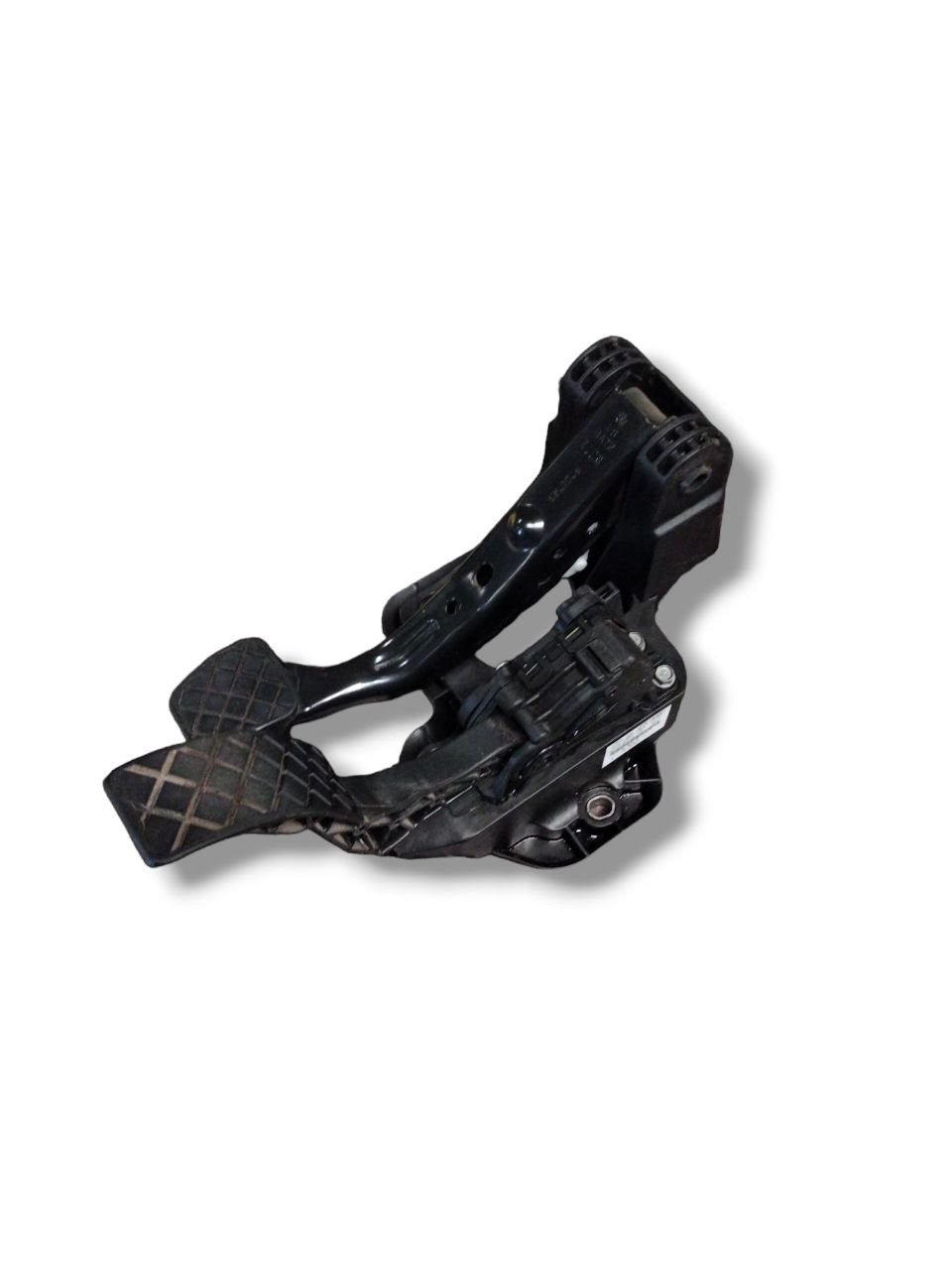 Kit pedaliera freno + acceleratore Audi A1 1.6 diesel (2010 - 2018)cod.6R1721058D - F&P CRASH SRLS - Ricambi Usati