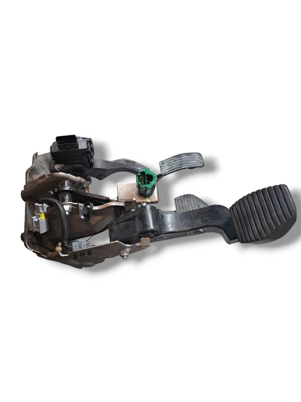 Brake + clutch + accelerator pedal kit PEUGEOT 208 1.4 (2015) COD:9682171580 - F&P CRASH SRLS - Used Parts