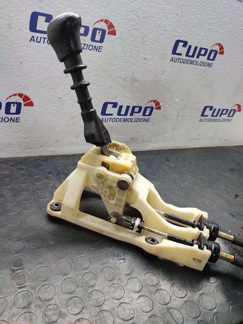 Kia Rio II Series Gear Lever (2011) Cod:43700-1GXXX - F&P CRASH SRLS - Used Parts