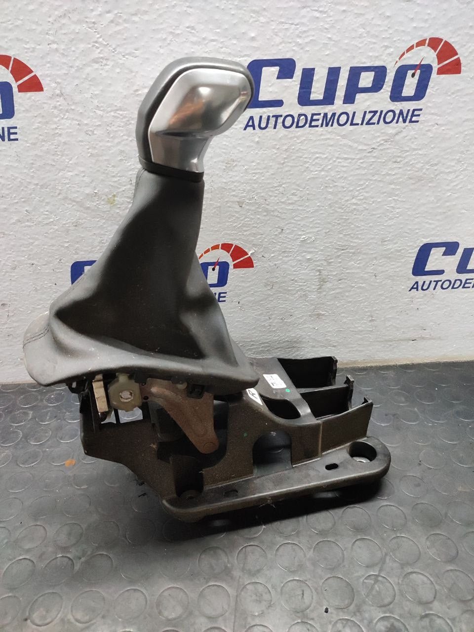 Leva Cambio Manuale 5 Rapporti Peugeot 208 (2014) Cod:1000413815 - F&P CRASH SRLS - Ricambi Usati