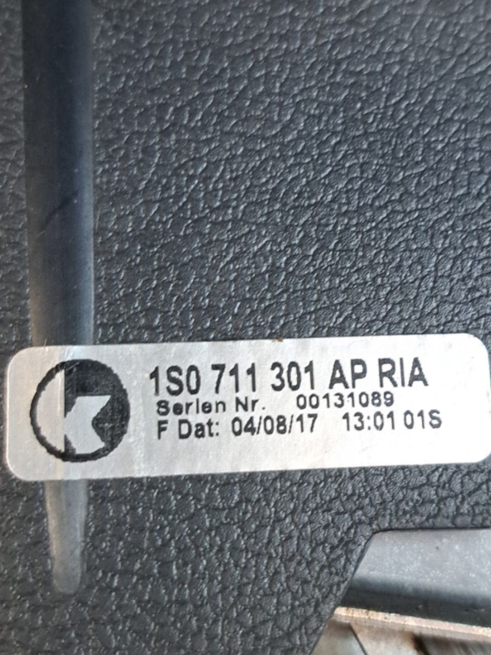Leva freno a mano / Freno di stazionamento Volkswagen Up (2012>) COD:1S0711301 - F&P CRASH SRLS - Ricambi Usati