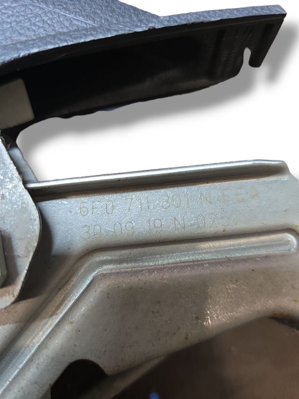 Handbrake Lever Seat Ibiza / Seat Arona (2017 >) Code: 6F0711301 - F&P CRASH SRLS - Used Parts
