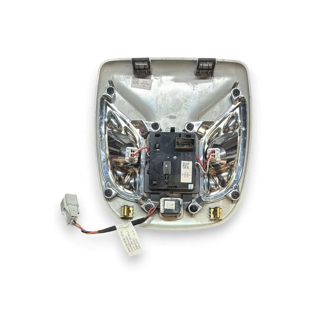 Dettaglio Plafoniera anteriore di cortesia Jeep Compass II dal 2021 OEM 735769817 - foto 2