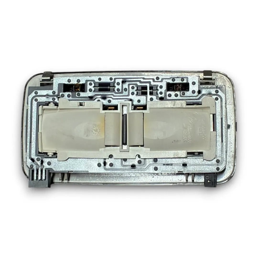 Dettaglio Plafoniera anteriore di cortesia Lancia Delta 2008–2011 OEM 735475731 - foto 2