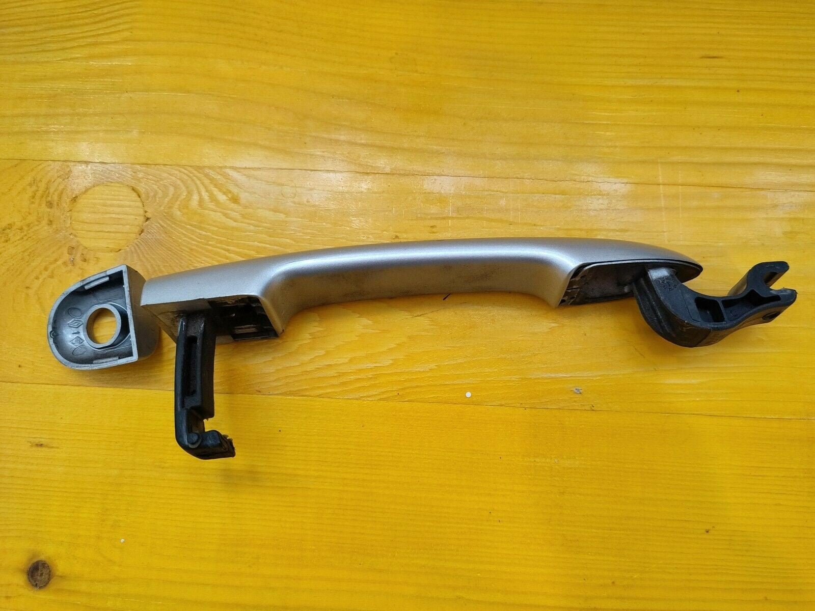 Maniglia Anteriore Sinistra Renault Clio 2017 - F&P CRASH SRLS - Ricambi Usati