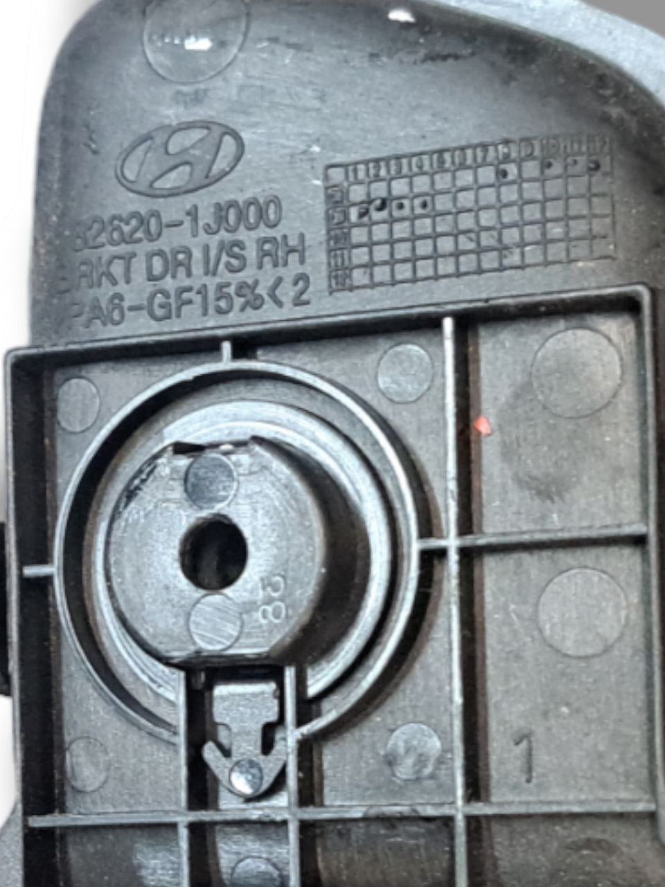 Maniglia Interna anteriore / Posteriore destra Hyundai I20 ( 2008 - 2014 ) COD:82620-1J000 - F&P CRASH SRLS - Ricambi Usati